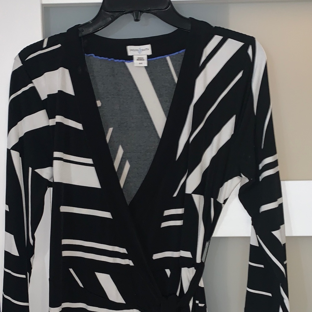 Jaclyn Smith Black and White Geometric Long Sleeve Dress - Picture 4 of 6